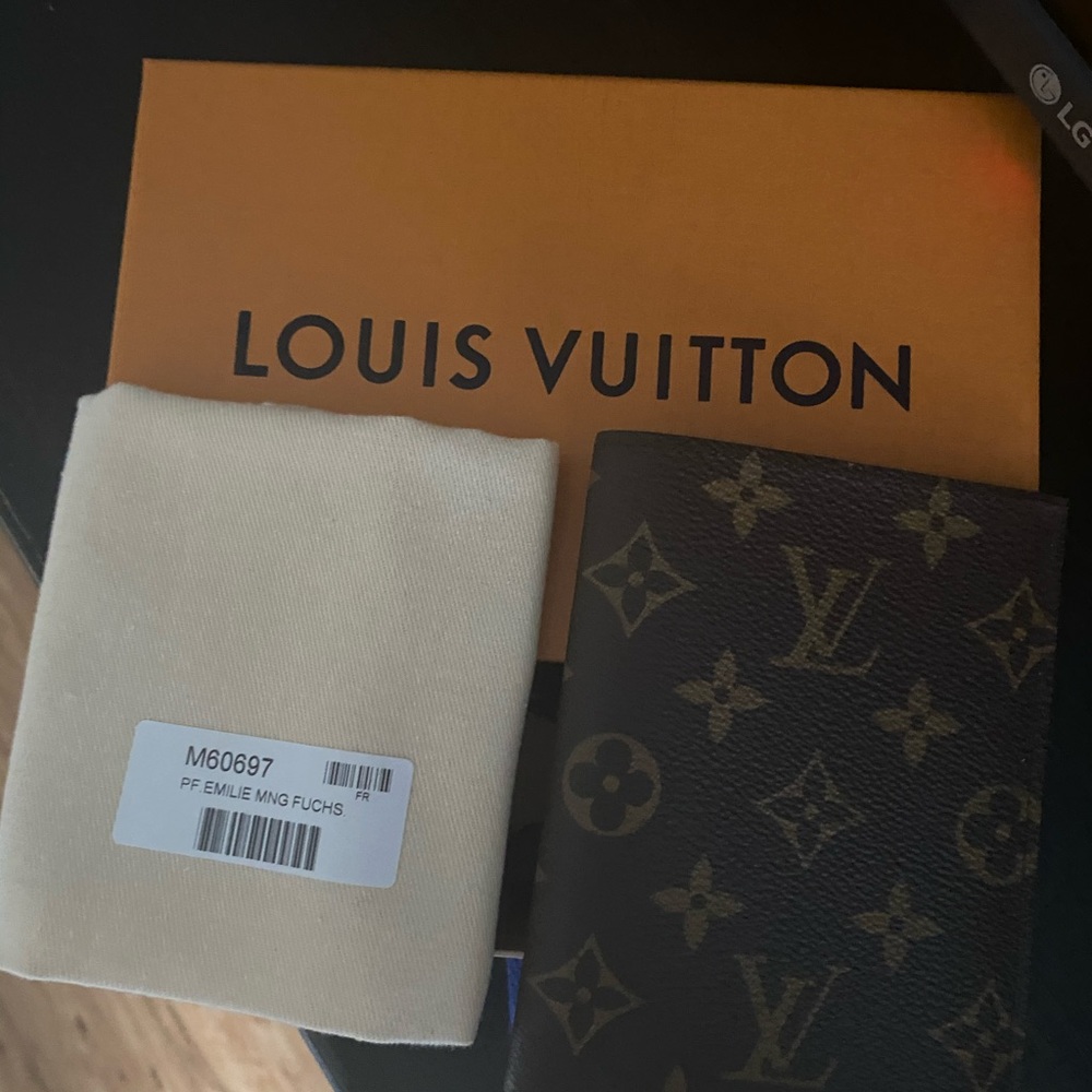 Authentic Louis Vuitton Passport Holder - Picture 2 of 7